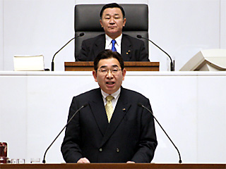 県議会一般質問を行う井手よしひろ県議