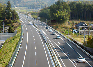 無料 高速 道路 コロナ終息後の「高速無料化」検討に呆れる声。「今、必要か？」