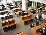 都立晴海総合高校の図書館